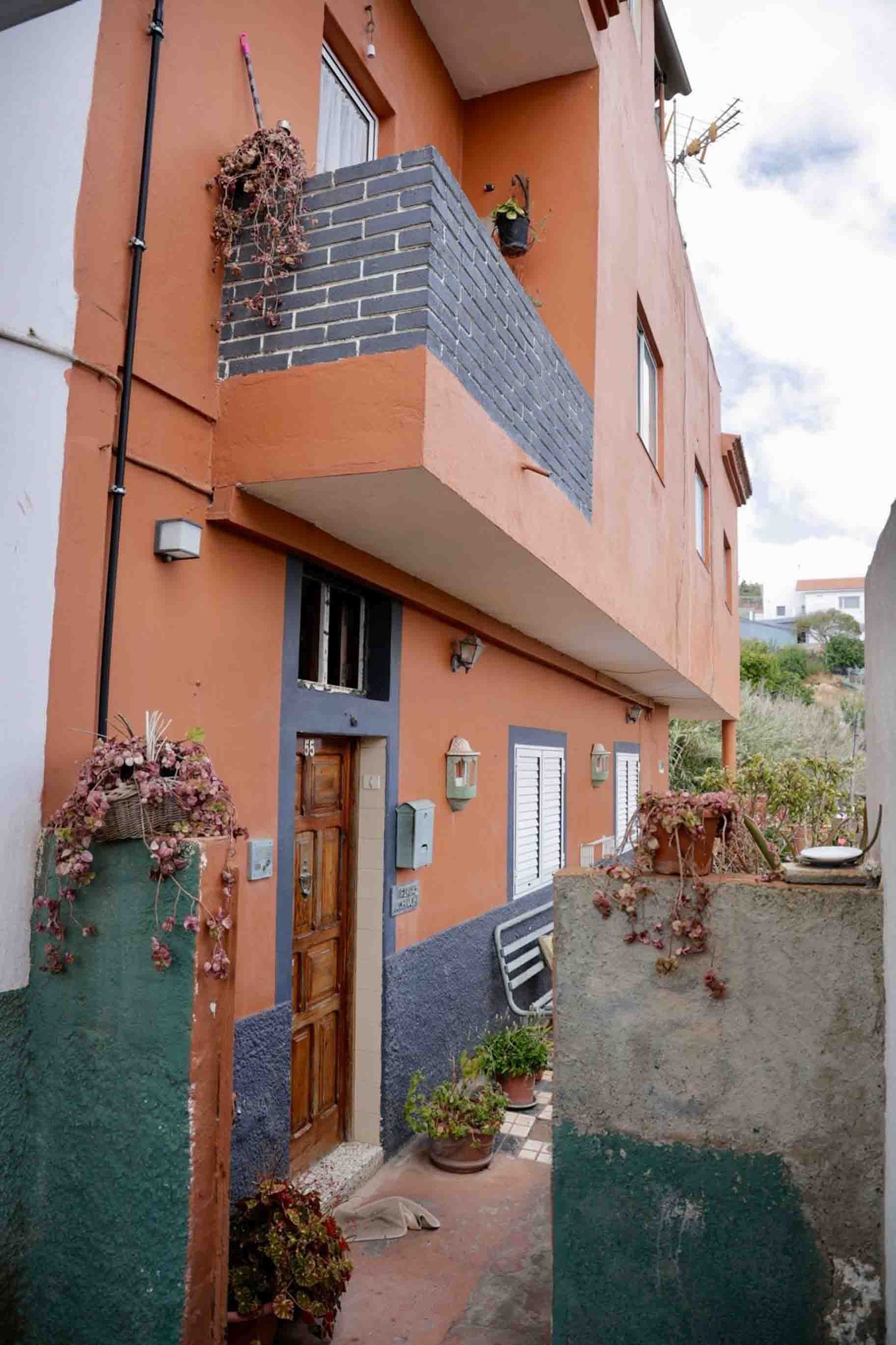 Firgas, de luto tras la muerte de un hombre apuñalado por su nieta