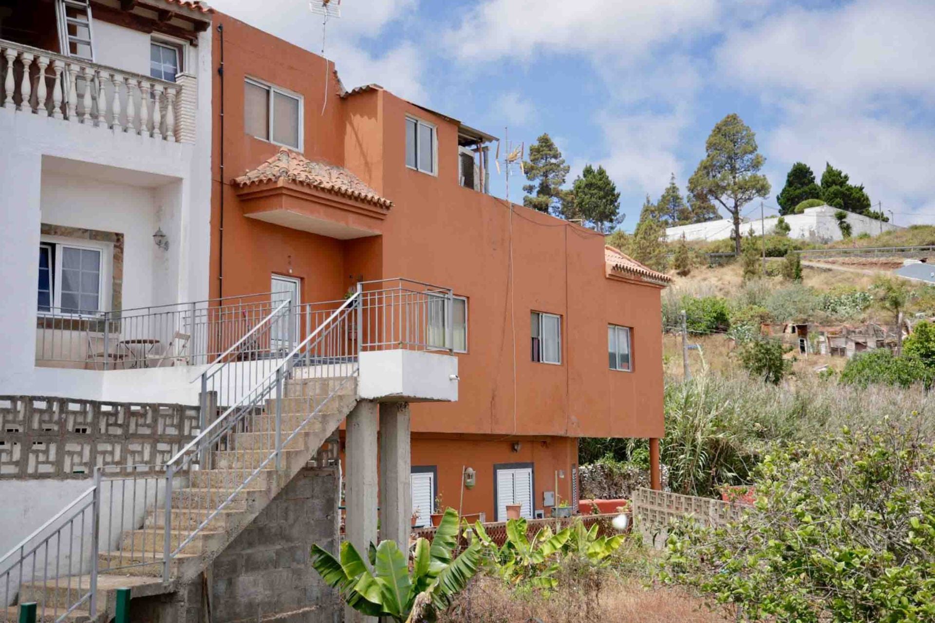 Firgas, de luto tras la muerte de un hombre apuñalado por su nieta