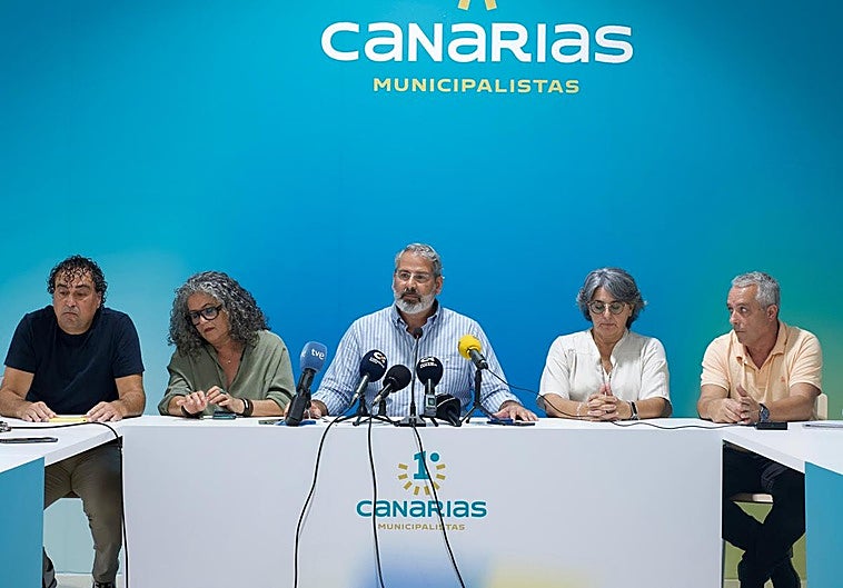 Rueda de prensa de Comfir para denunciar el acuerdo firmado por el gobierno de Firgas.