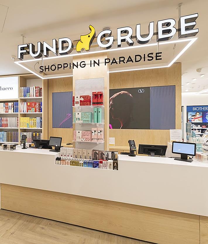 Imagen secundaria 2 - Fund Grube celebra la reapertura de su tienda en Boulevard el Faro tras una renovación integral