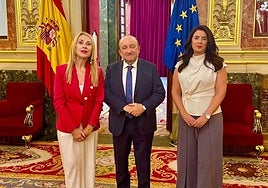 Lucía Jiménez, presidenta de la Asociación Canaria de Víctimas del Terrorismo (Acavite), a la izquierda de la imagen.