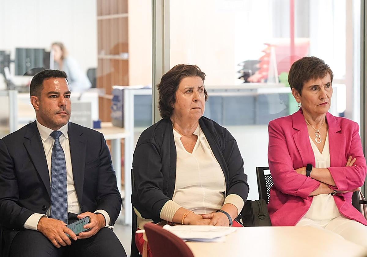 Imagen secundaria 1 - Lorenzo advierte que la Justicia está desbordada y necesita una «mayor capacidad de resolución»