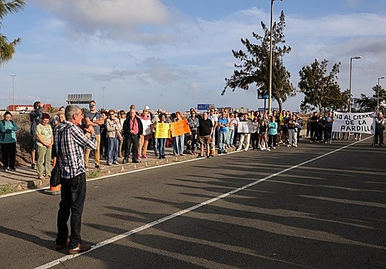 Protesta realizada por los vecinos de La Pardilla contra el cierre del carril directo a la GC-1.