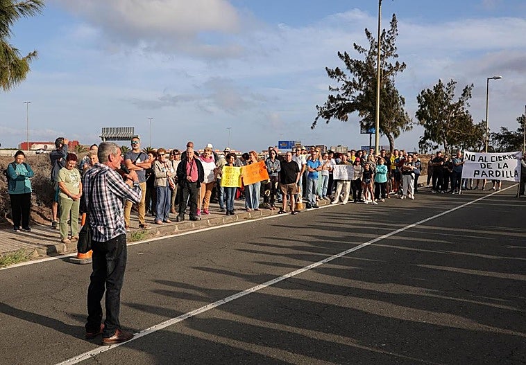 Protesta realizada por los vecinos de La Pardilla contra el cierre del carril directo a la GC-1.