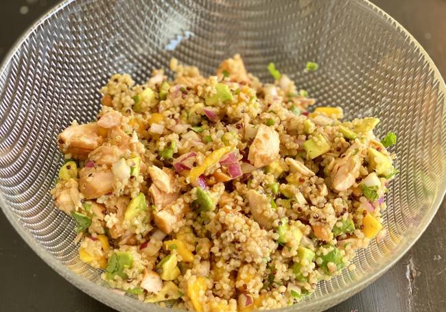 Ensalada de quinoa y salmón