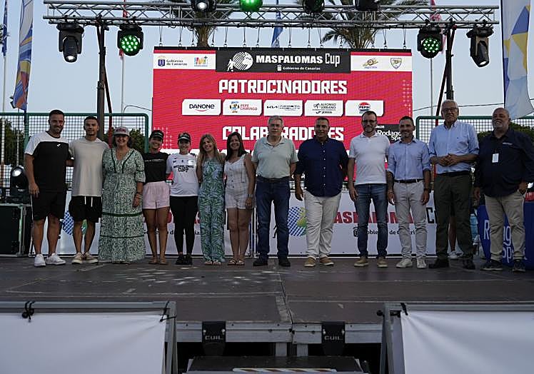 Pleno de autoridades en la jornada de clausura.