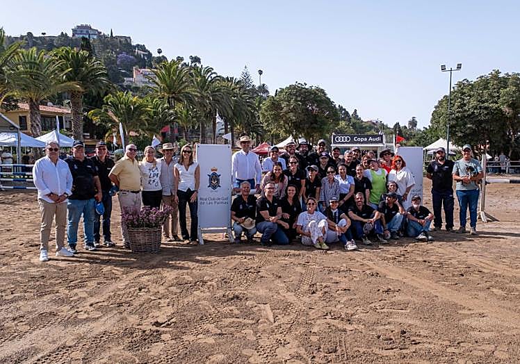 Foto de familia a la conclusión del evento.