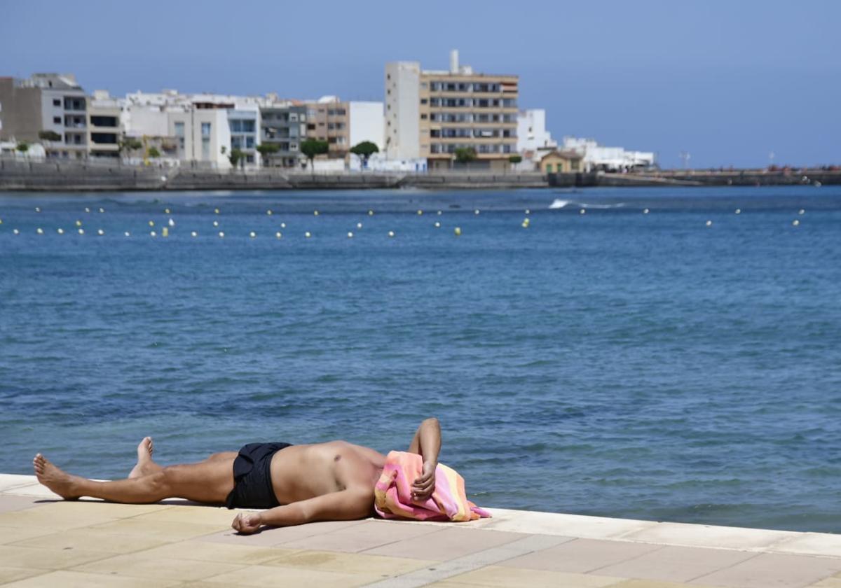 El calor ha apretado de manera significativa en zonas como la costa del sureste grancanario.