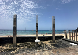 El Cabildo de Fuerteventura suministró las nuevas duchas.