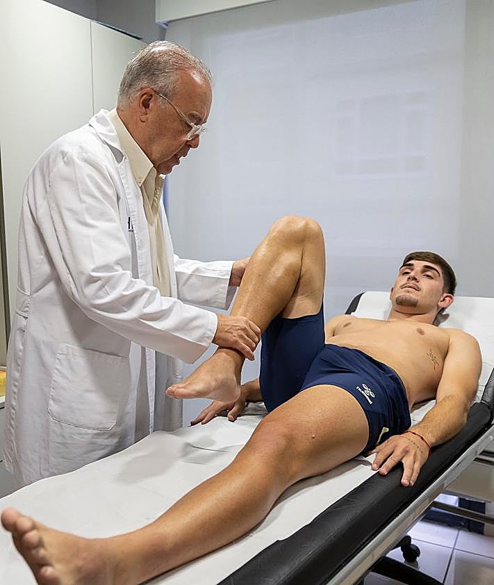 Imagen secundaria 2 - El canterano Diego Martín estrena los reconocimientos médicos de la UD 2025-26