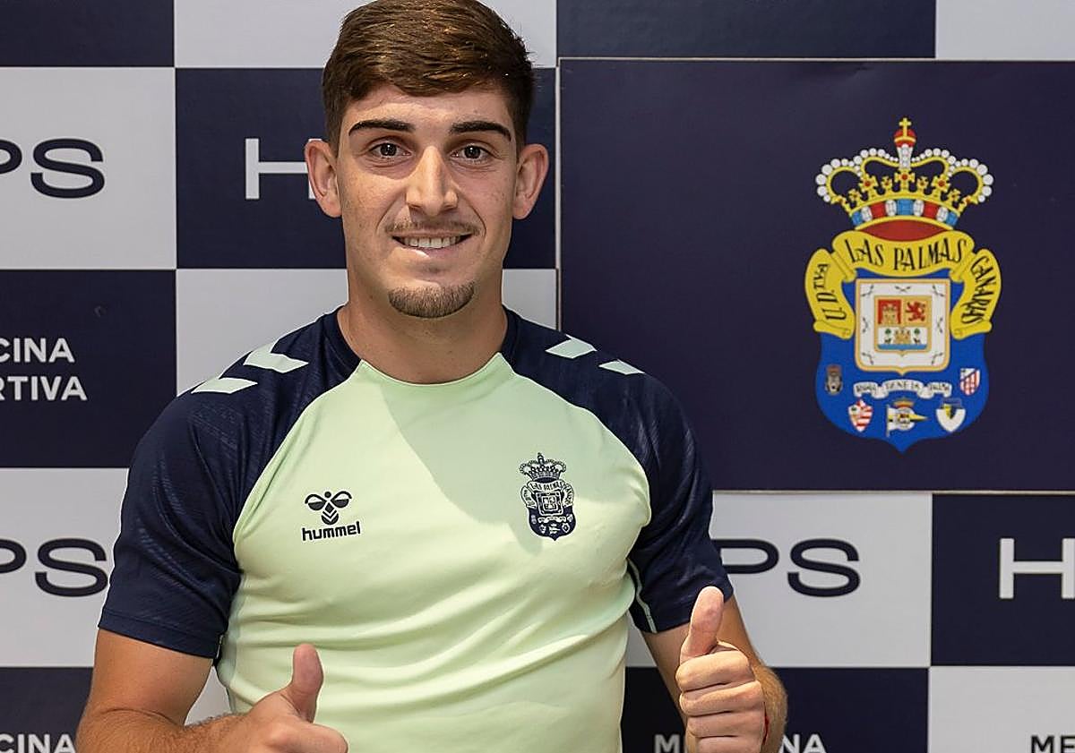 Imagen principal - El canterano Diego Martín estrena los reconocimientos médicos de la UD 2025-26