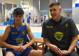 Jorge Racca, junto a su hijo Agustín, visitó la II Summer Academy del CB Gran Canaria.
