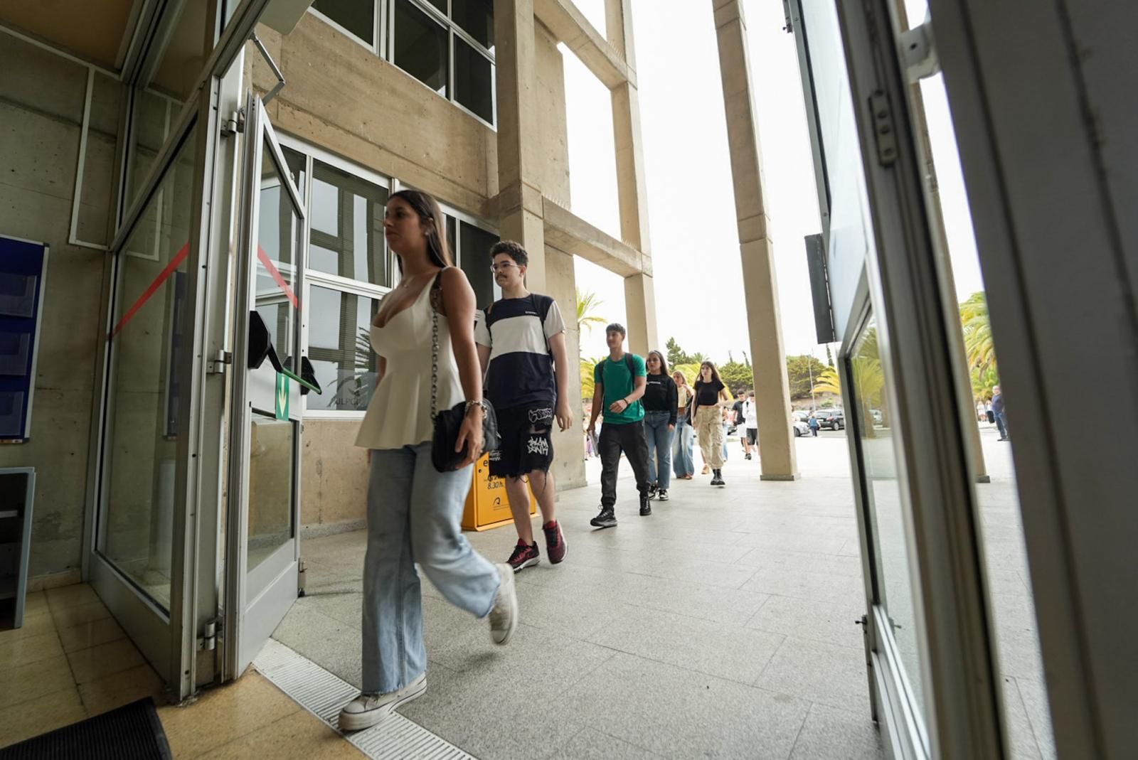 La PAU extraordinaria da comienzo en Canarias: así se vivió la jornada en imágenes