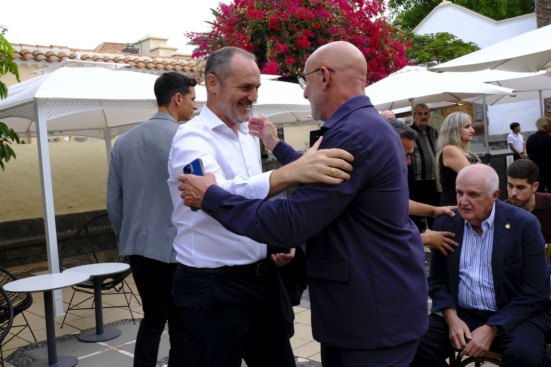 Luis Helguera, junto al seleccionador Luis de la Fuente en un acto reciente.