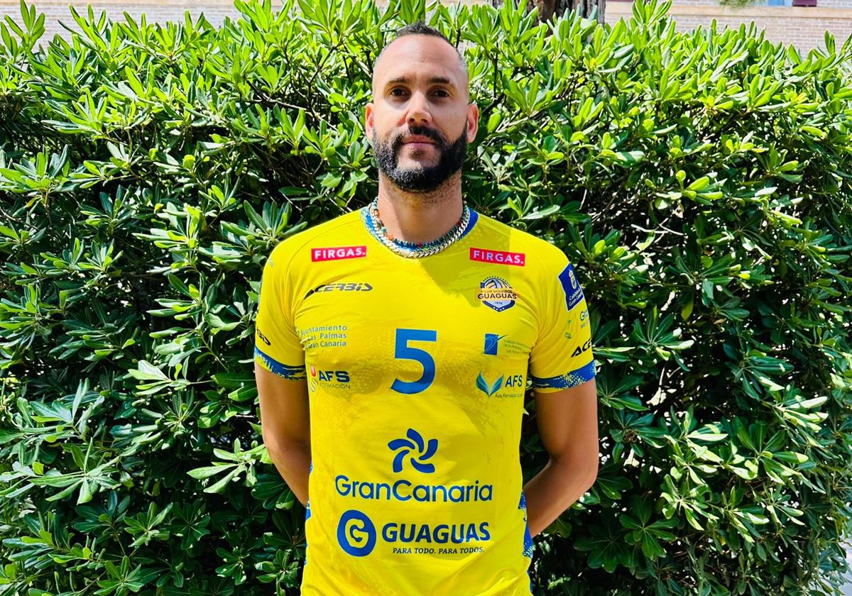 Osmany Juantorena, fichaje galáctico del CV Guaguas, ya luce la camiseta amarilla.