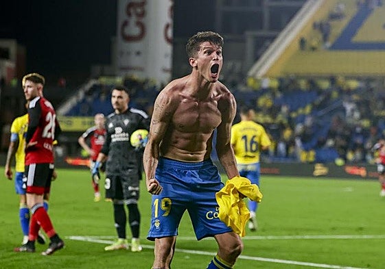 Marc Cardona celebra su agónico gol contra el Mirandés hace tres campañas.