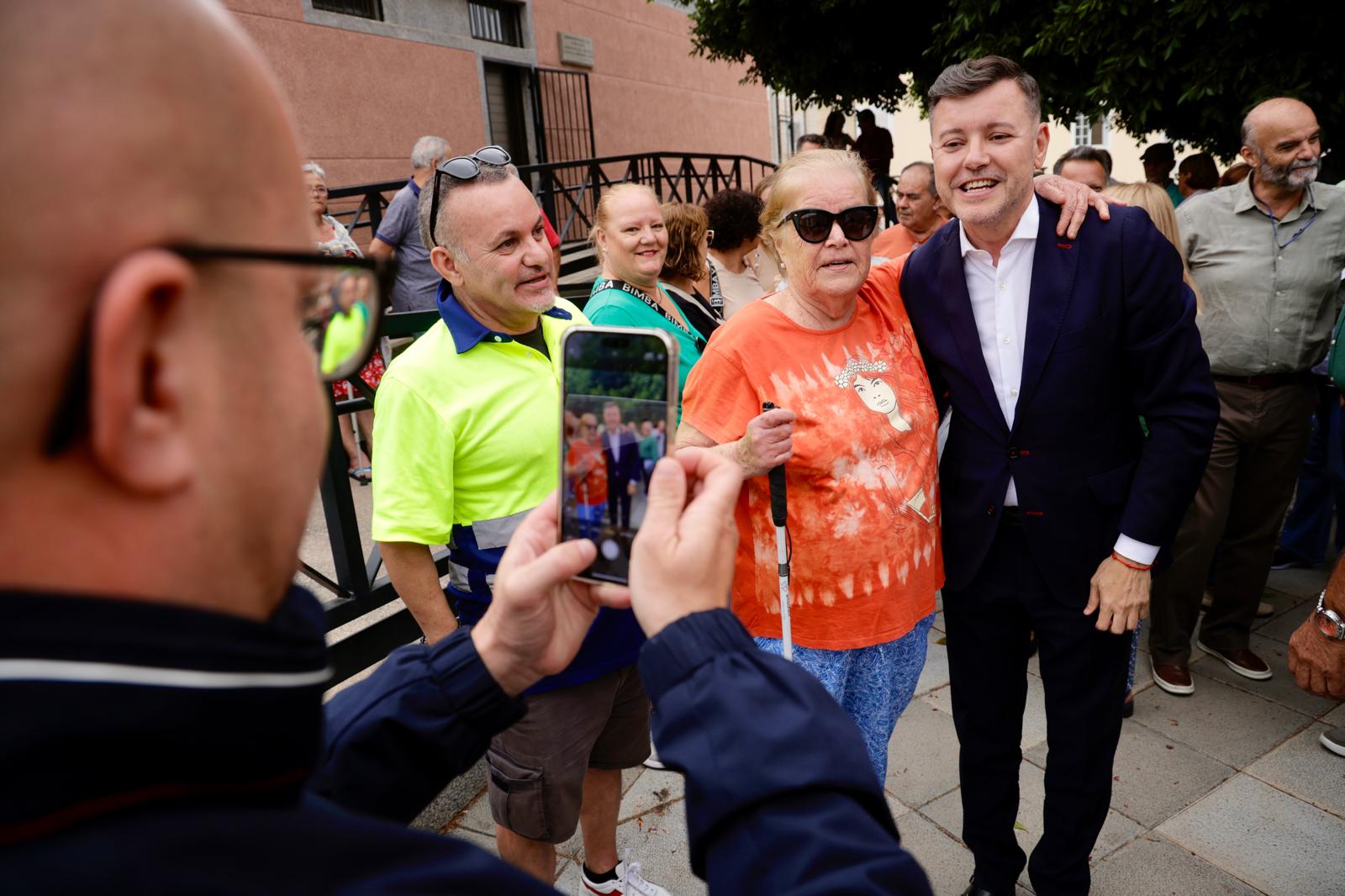 La visita de Teodoro Sosa al barrio de Las Torres, en imágenes