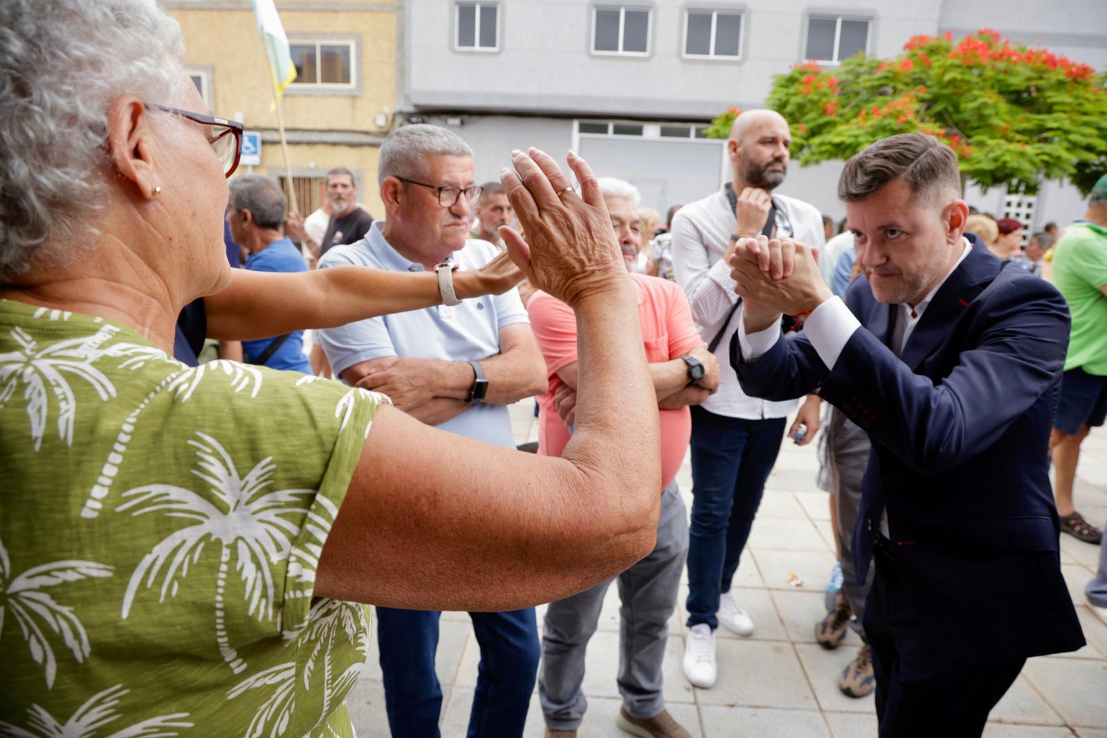 La visita de Teodoro Sosa al barrio de Las Torres, en imágenes
