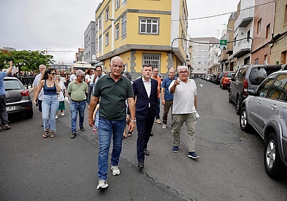 Teodoro Sosa visitó las zonas afectadas junto a los vecinos.