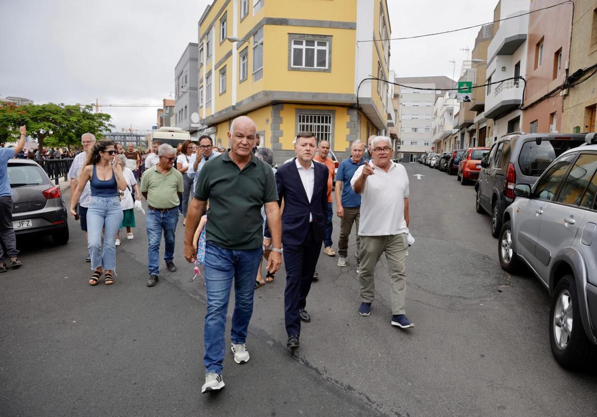 Teodoro Sosa visitó las zonas afectadas junto a los vecinos.