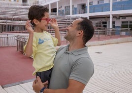 José Pérez y su hijo Eric derrochan complicidad en las instalaciones de San Juan de Dios.