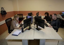 Imagen de archivo del personal dedicado a realizar las baremaciones en el concurso de méritos de Educación.