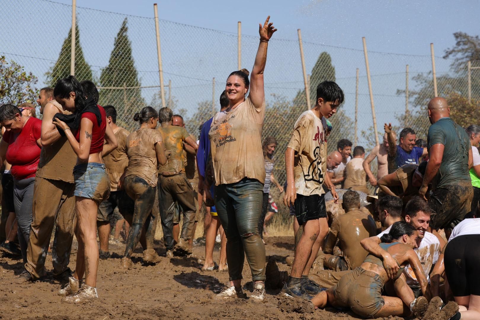 La Atalaya, epicentro de diversión: las mejores imágenes de la Traída del Barro