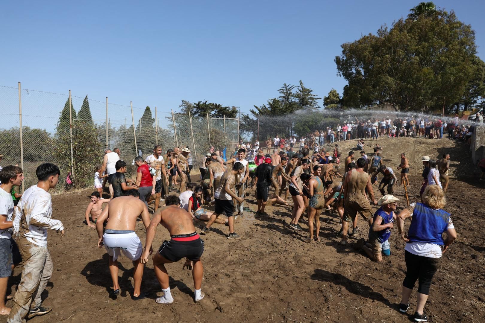 La Atalaya, epicentro de diversión: las mejores imágenes de la Traída del Barro