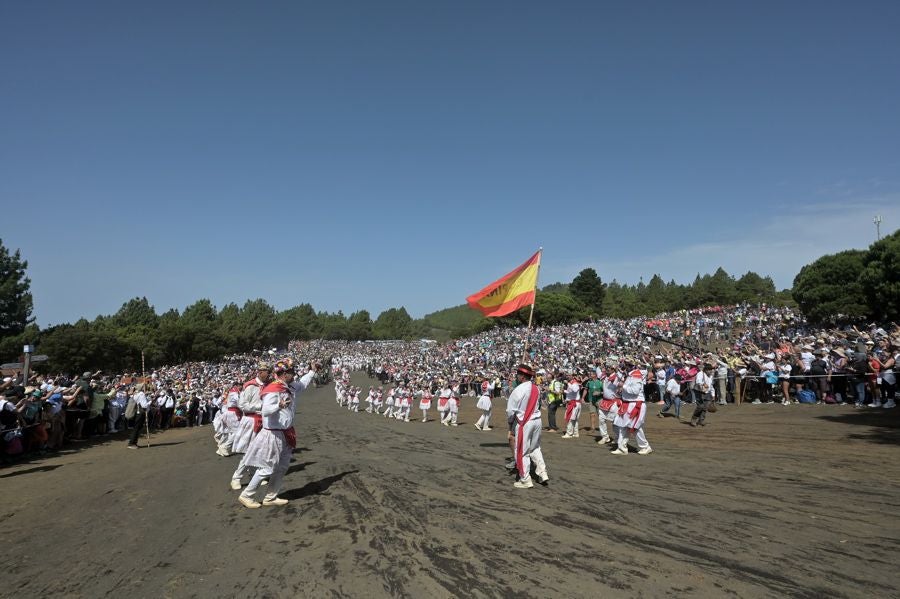 Tambores, chácaras, baile y emoción: las imágenes de la Bajada de El Hierro