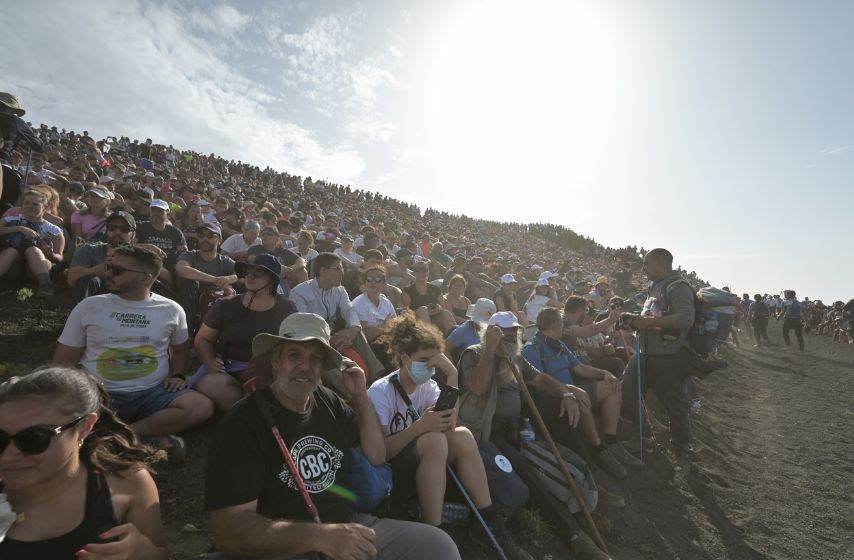 Tambores, chácaras, baile y emoción: las imágenes de la Bajada de El Hierro