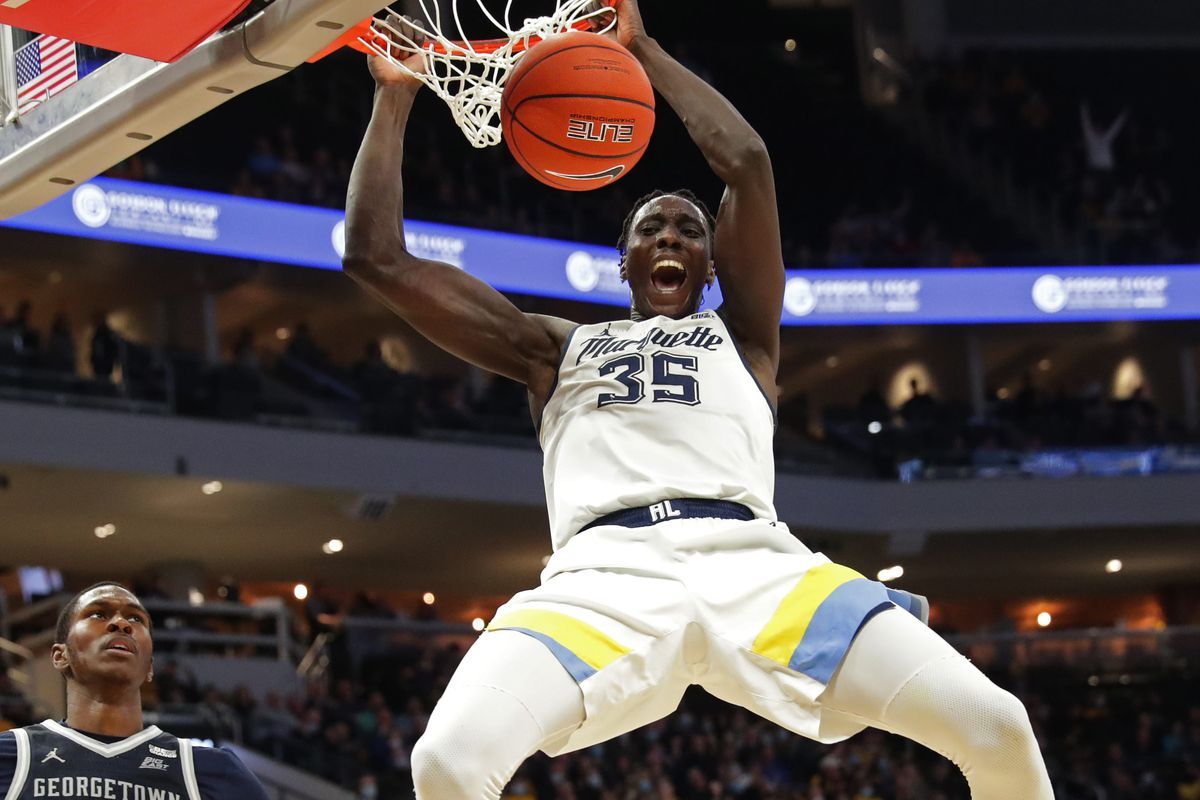 Kur Kuath revienta el aro.