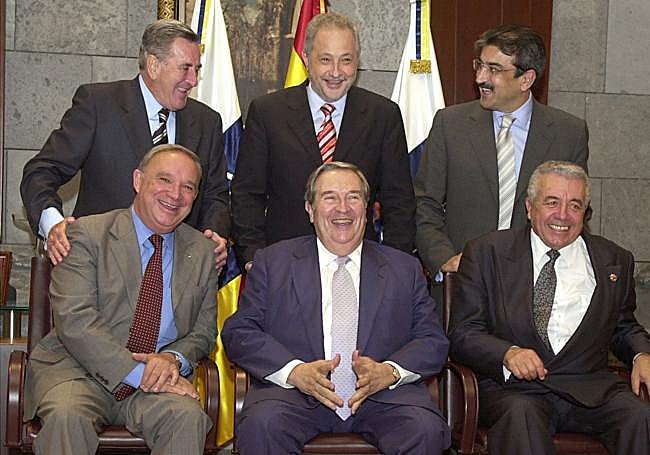 Presidentes. De izquierda a derecha. De pie, Hermoso, Martín y Rodríguez. Sentados, Fernández, Saavedra y Olarte.