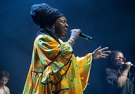 Imagen de la cantante Queen Omega, de Trinidad, en su actuación en el festival Fuerteventura en Música.