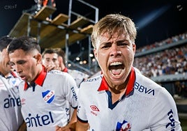 Jeremía Recoba celebra un gol de Nacional.