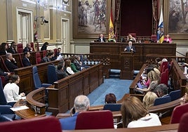 Imagen de archivo de una sesión en el Parlamento de Canarias.