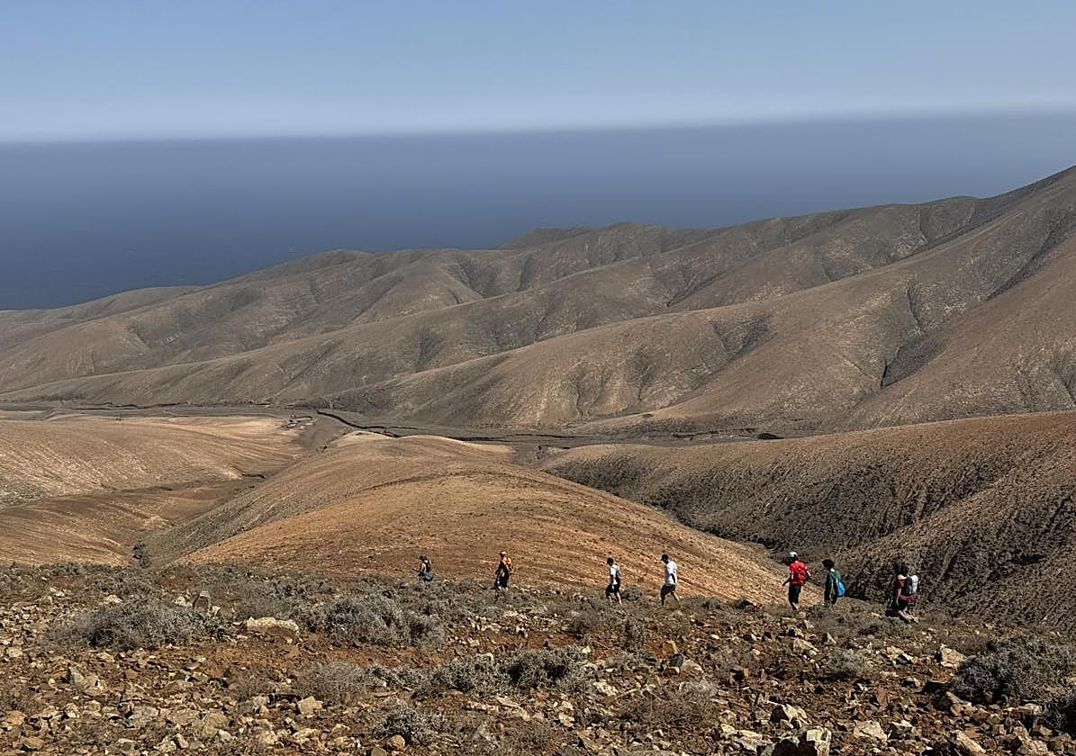 La caminata medio ambiental es el acto previo a las fiestas de San Buenaventura, en Betancuria.