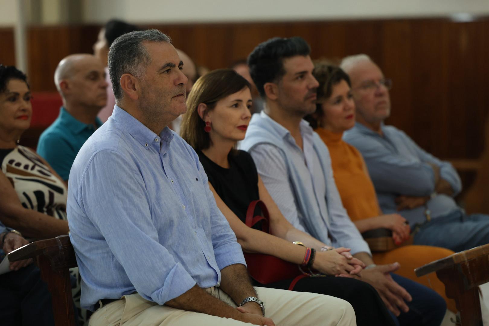 Dámaso dona una obra para la coronación de la Virgen de La Luz