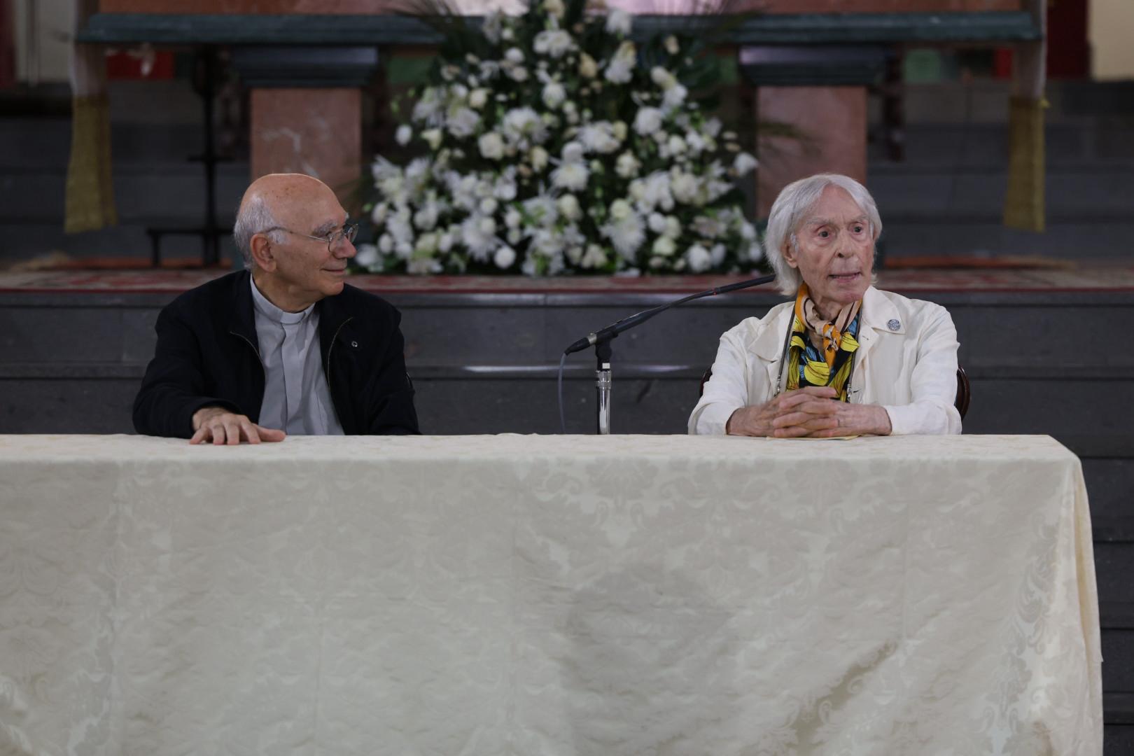 Dámaso dona una obra para la coronación de la Virgen de La Luz