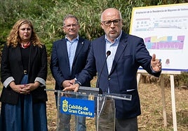 Antonio Morales, presidente del Cabildo de Gran Canaria, pone la primera piedra de la ampliación de la residencia de Valleseco
