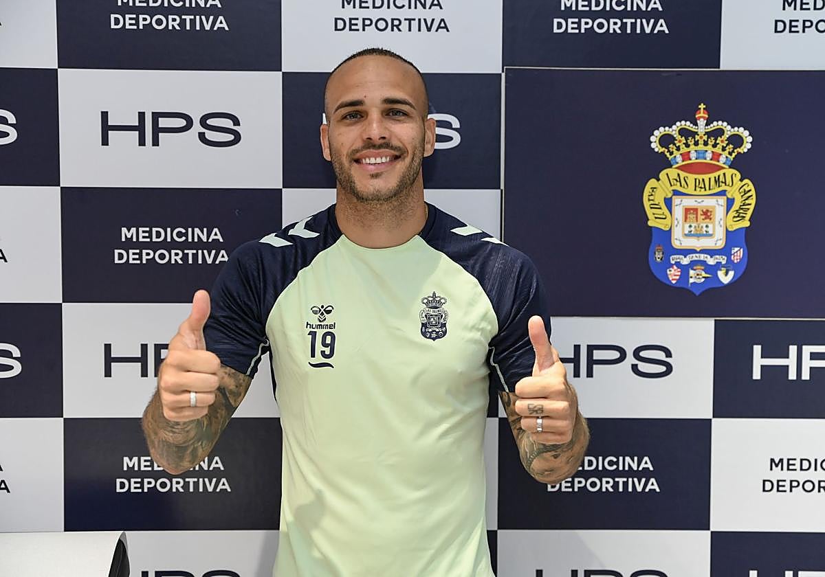 Sandro Ramírez, jugador UD Las Palmas durante el reconocimiento en HPS.