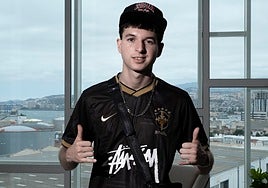 Fabiuki visita la redacción de CANARIAS7 antes de la Final Nacional de Red Bull Batalla.