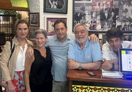 Con nuestros anfitriones y Suso Picardo, en el centro, unos de los hermanos propietarios de La Venta de Vargas