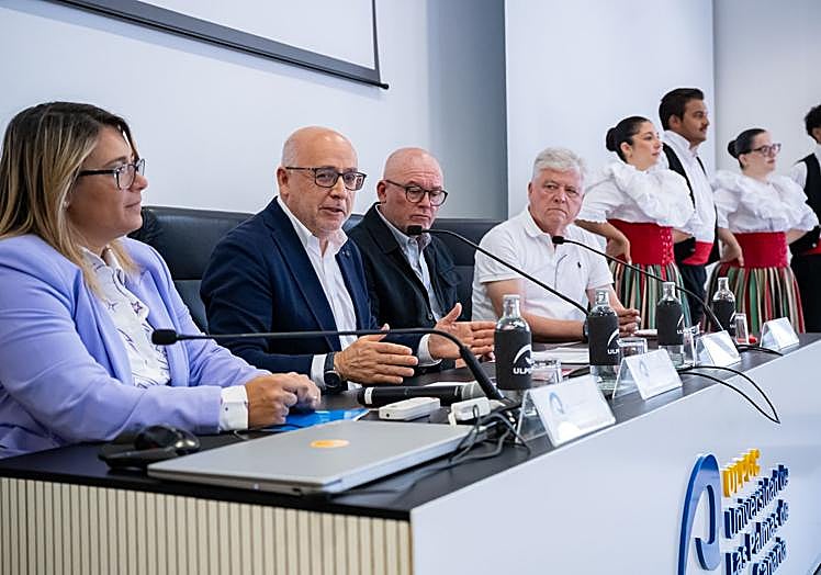 Un instante del acto de presentación del Festival Internacional de Folclore de Ingenio.