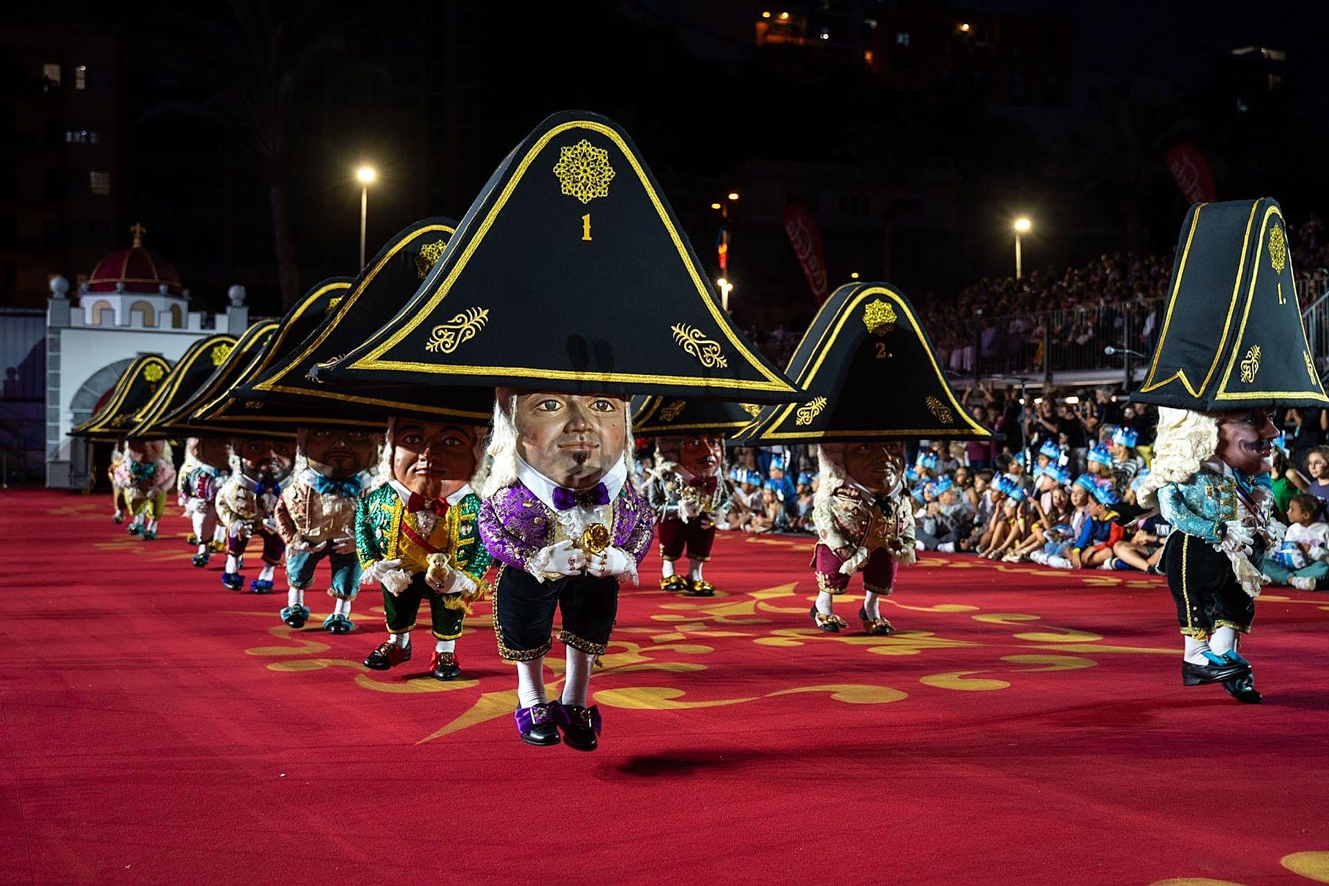 Los Enanos de La Palma danzan al ritmo de su tradicional polca