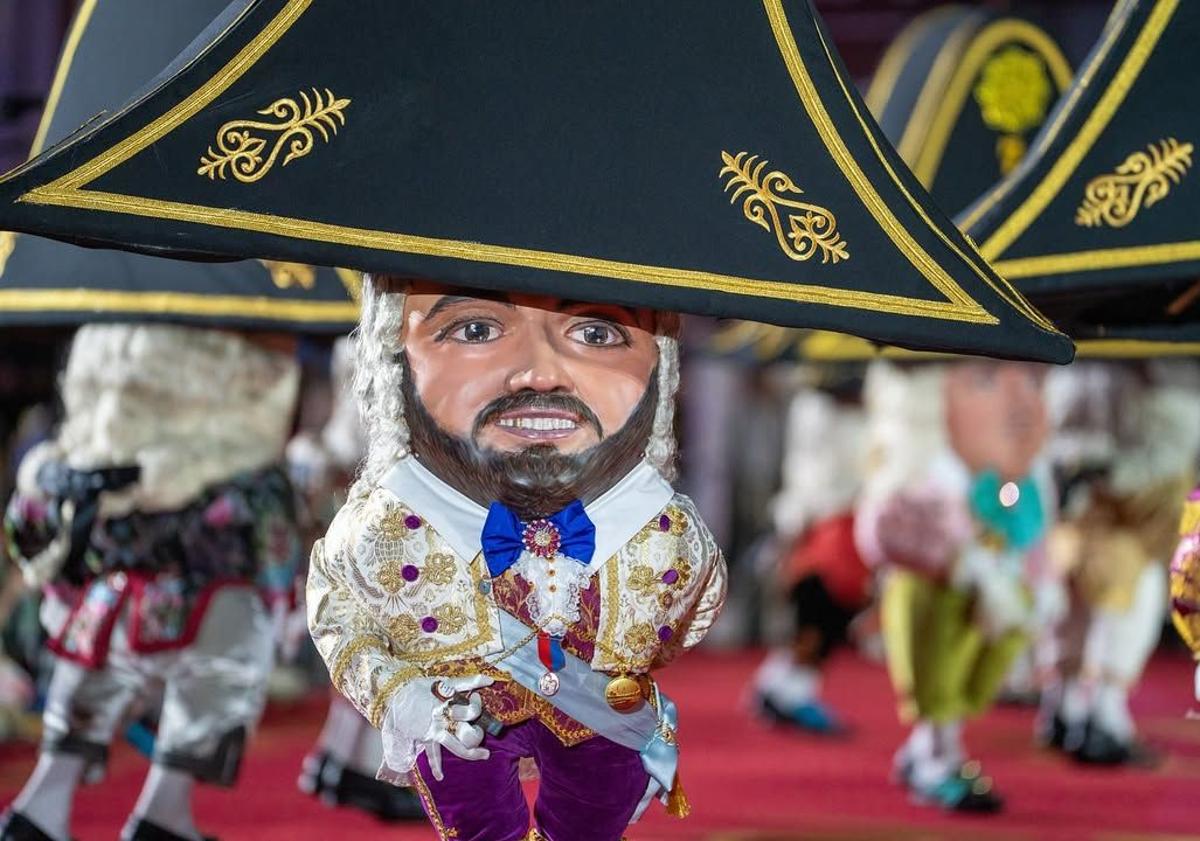 Imagen principal - La Danza de los Enanos vuelve a brillar como el legado más querido de las Fiestas Lustrales de La Palma