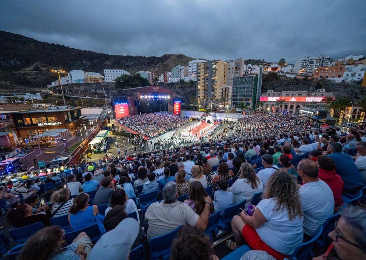 Imagen secundaria 1 - La Danza de los Enanos vuelve a brillar como el legado más querido de las Fiestas Lustrales de La Palma