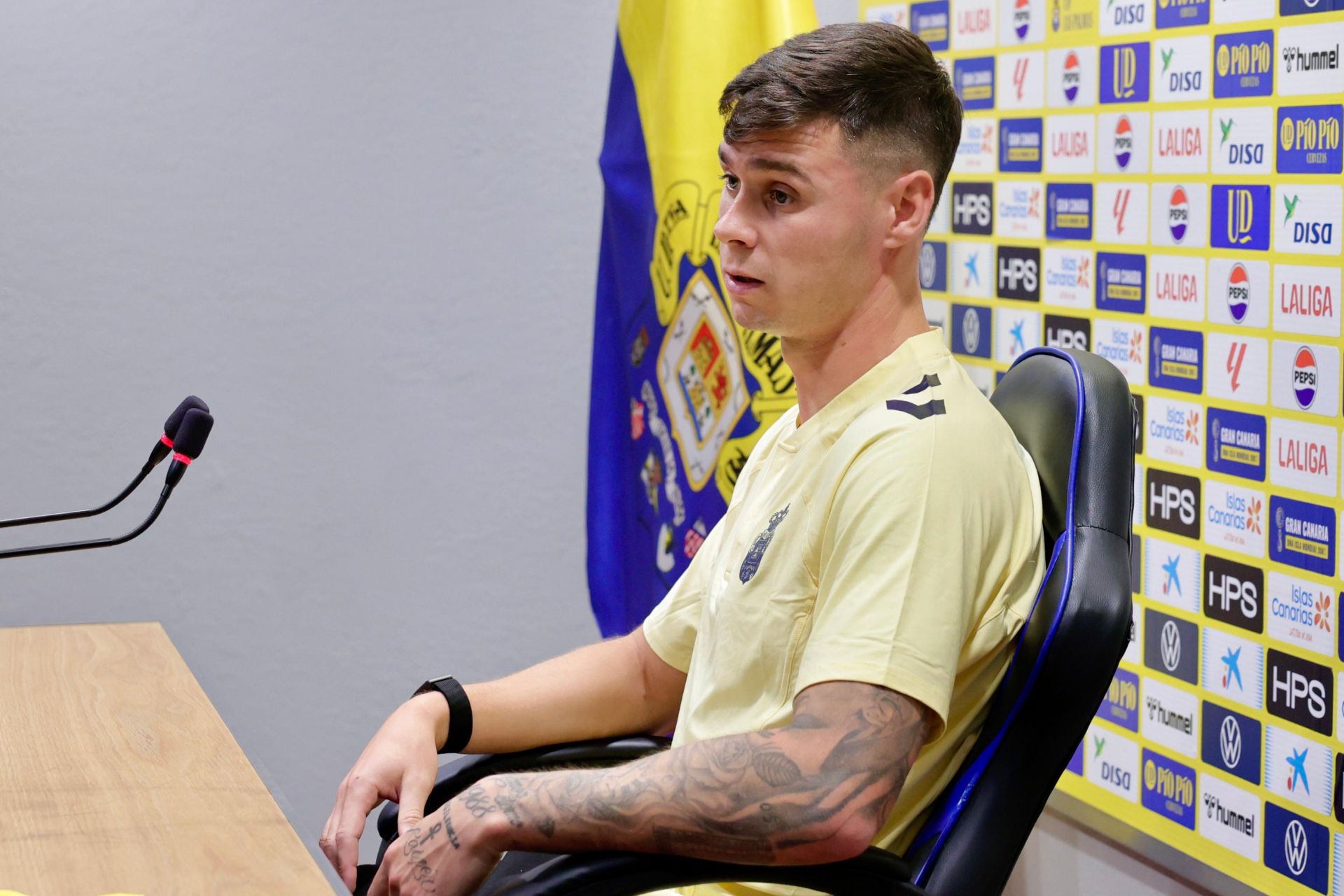 Así fue la presentación del nuevo jugador de la UD Las Palmas, Sergio Barcia