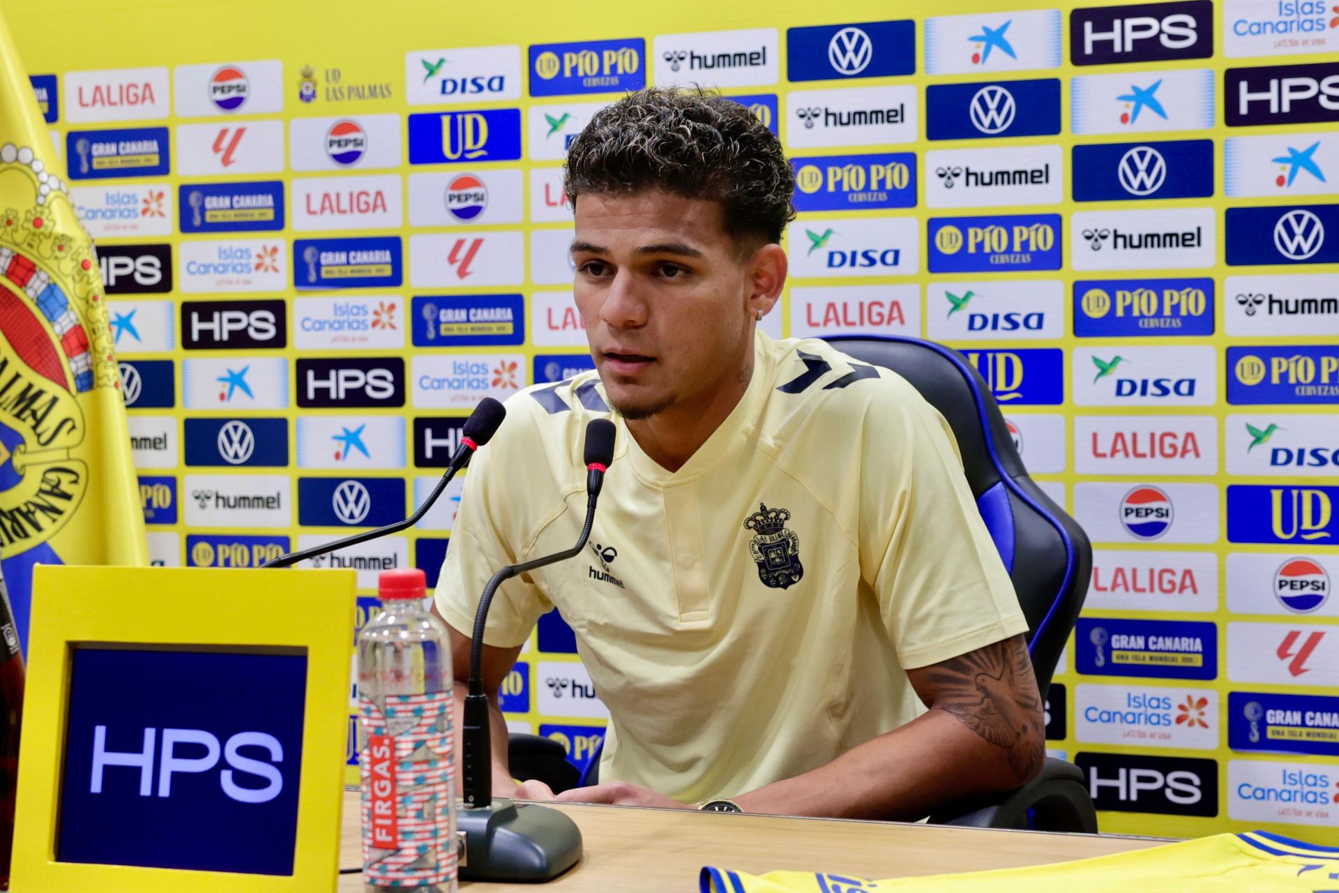 Las imágenes de la presentación del jugador de la UD Las Palmas, Edward Cedeño