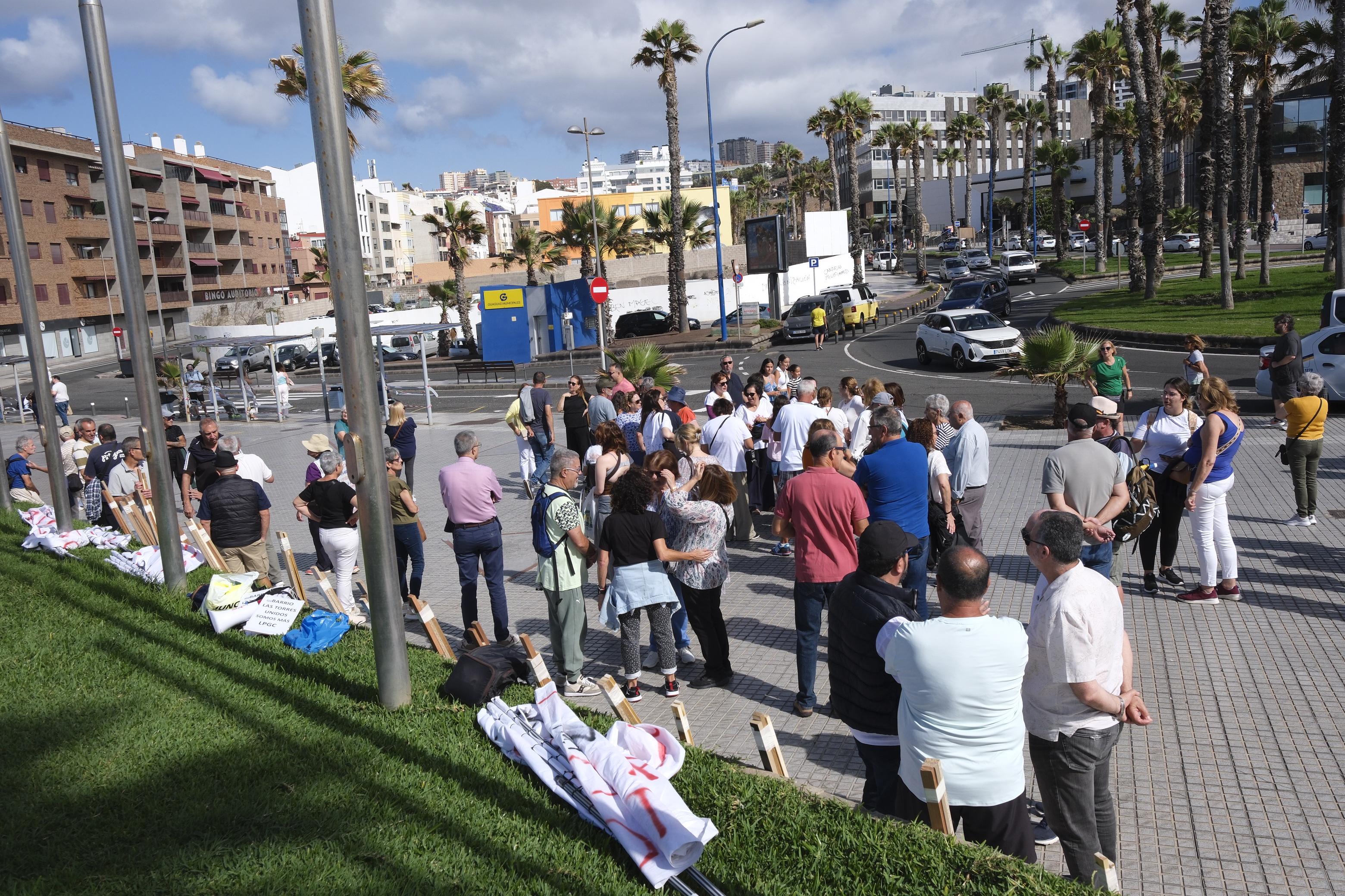 Los vecinos de Las Torres salen a la calle al grito de «nuestras casas no se tocan»
