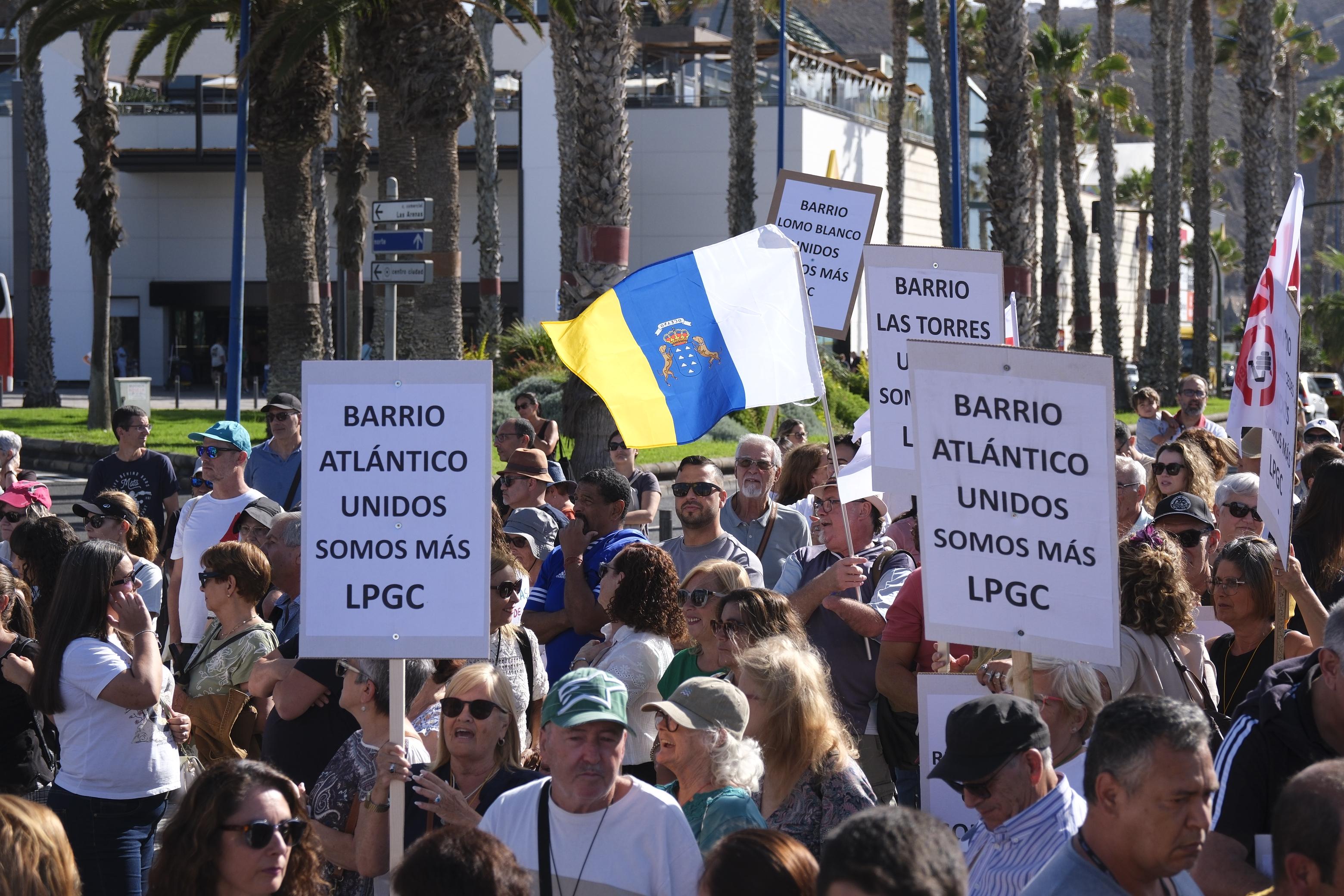 Los vecinos de Las Torres salen a la calle al grito de «nuestras casas no se tocan»